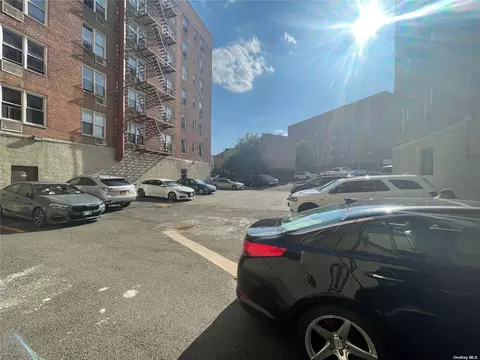 59-30 108 St #4H, Corona, NY 11368