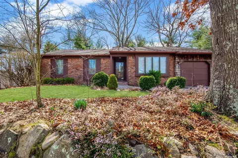 12 Rolling Hills Dr, Ridge, NY 11961