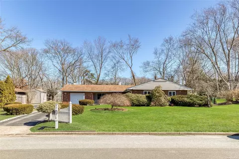 38 Arbor Ridge Ln, South Setauket, NY 11720