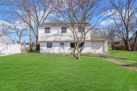 529 Jayne Blvd, Port Jefferson Station, NY 11776