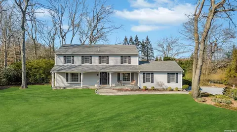 4 Glen Hill Dr, Saint James, NY 11780