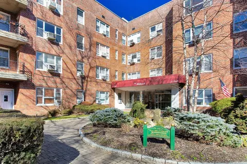 75 S Middle Neck Rd #2M, Great Neck, NY 11021