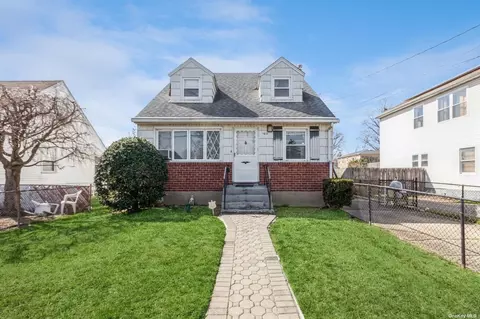 162 Greengrove Ave, Uniondale, NY 11553