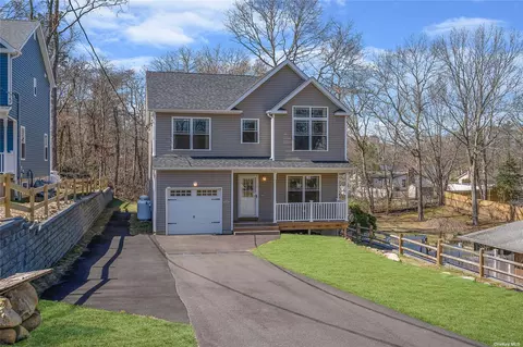 569 Boxwood Dr # C, Shirley, NY 11967