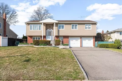 6 Michael Ct, Bethpage, NY 11714