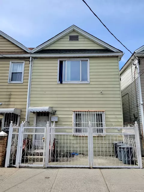 47-18 98th St, Corona, NY 11368