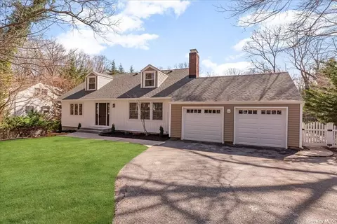 16 Coraway Rd, Setauket, NY 11733