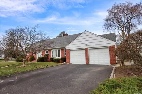 165 Castle Ave, Westbury, NY 11590