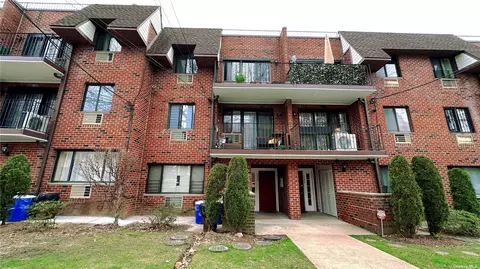 71-44 163rd St #1, Fresh Meadows, NY 11365