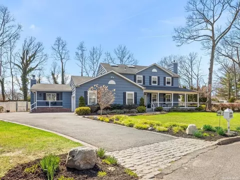 12 Hillcrest Pl, Mount Sinai, NY 11766