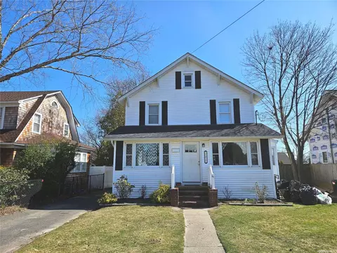 191 Rider Ave, Patchogue, NY 11772 photo 1