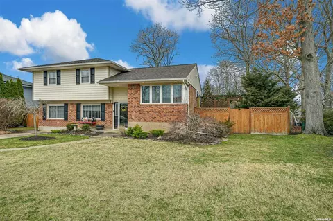 5 Cynthia Ln, East Islip, NY 11730