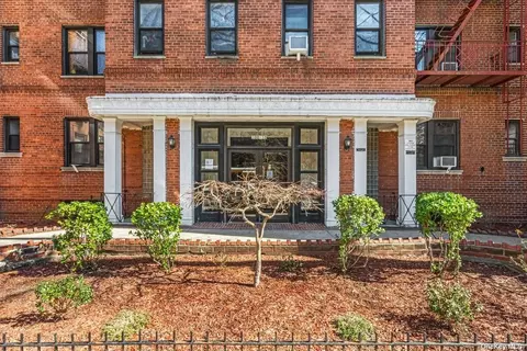 100-10 67th Rd #1H, Forest Hills, NY 11375