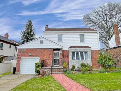 78-09 220th St, Oakland Gardens, NY 11364