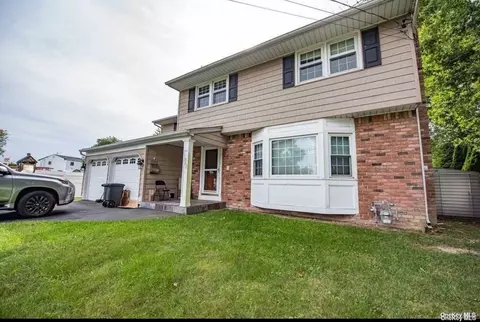 362 W 19th St, Deer Park, NY 11729