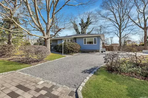 5 Florence Rd, Hampton Bays, NY 11946
