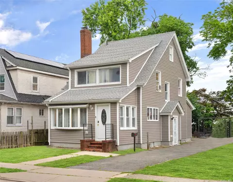 21 Pennsylvania Ave, Hempstead, NY 11550