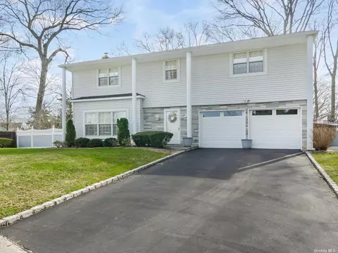 4 Claudia Ct, Ronkonkoma, NY 11779