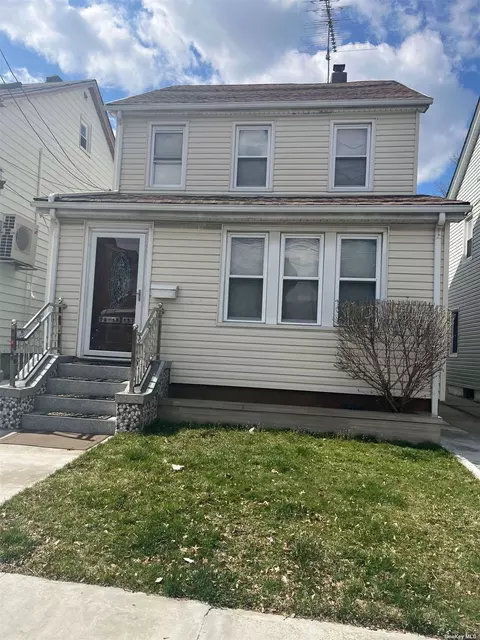 59-18 157th St, Flushing, NY 11355