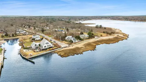 209 Sylvan Ave, Riverhead, NY 11901