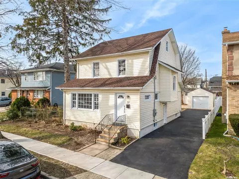 37 Madison Ave, Franklin Square, NY 11010