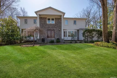 14 Stepping Stone Cres, Dix Hills, NY 11746