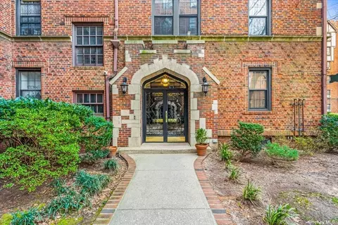 68-30 Burns St #F3, Forest Hills, NY 11375