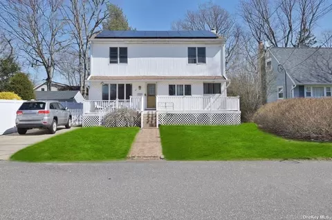 181 W 4th St, Deer Park, NY 11729
