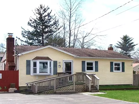 22 Hancock St, Islandia, NY 11749