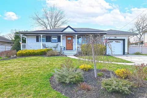 24 Keswick Dr, East Islip, NY 11730