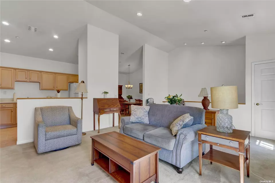 504 Narragansett Villas Dr 504, Lindenhurst, NY 11757 18 Photos Movoto