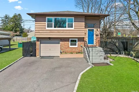 1 Magro Dr, North Babylon, NY 11703