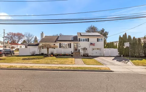 352 N Virginia Ave, Massapequa, NY 11758