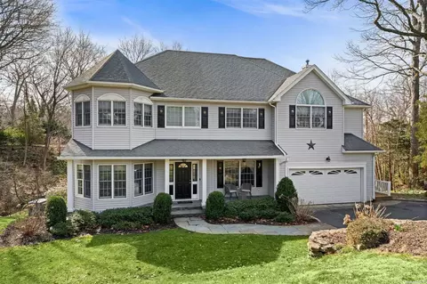 70 Bay Dr E, Huntington, NY 11743