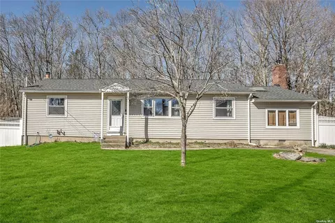 64 Cheemaun Trl, Ridge, NY 11961