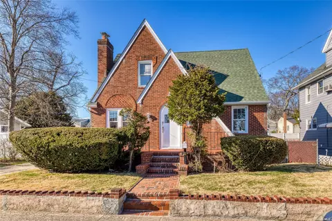 21 Ronkonkoma Ave, West Hempstead, NY 11552