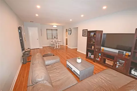 333 A Main St #A, Roslyn, NY 11576