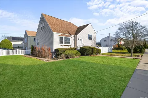 2961 Madison St, Baldwin, NY 11510