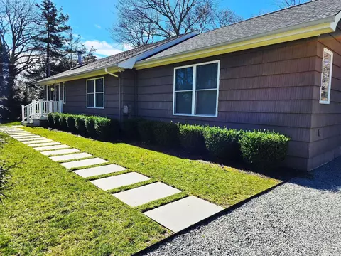 410 Cedar Dr, Mattituck, NY 11952