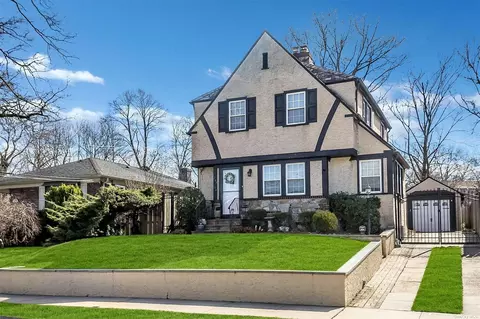 244-44 54 Ave, Douglaston, NY 11362