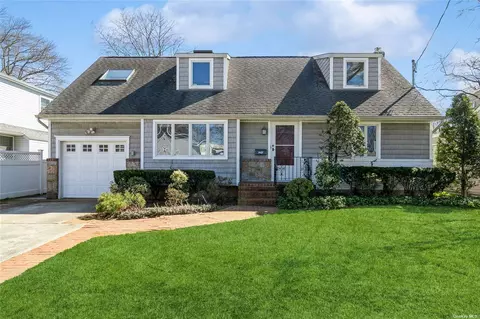 1421 Briard St, Wantagh, NY 11793