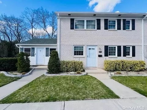 260 Village Dr #1, Hauppauge, NY 11788