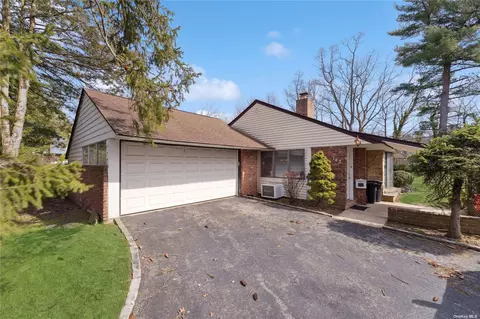 143 Parkway Dr, Roslyn Heights, NY 11577