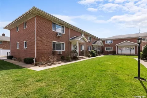 600 Fulton St #A2, Farmingdale, NY 11735