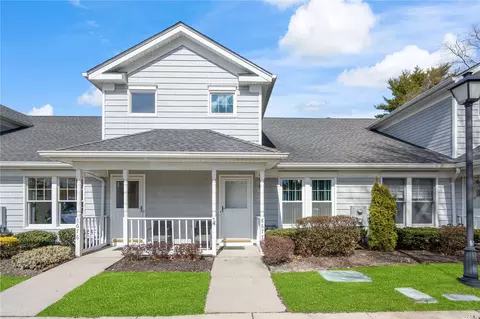 867 Church St #7B, Bohemia, NY 11716