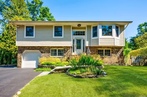 59 Longview Ave, Rocky Point, NY 11778