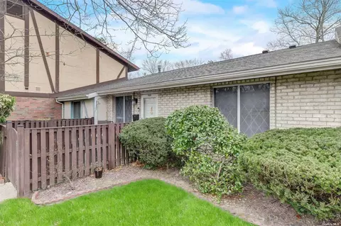 264 Sagamore Hills Dr #264, Port Jefferson Station, NY 11776