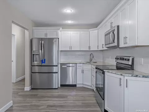 215 Terry Rd #14A, Smithtown, NY 11787