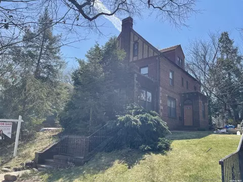 80-60 Grenfell St, Kew Gardens, NY 11415