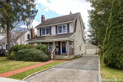 28 Macgregor Ave, Roslyn Heights, NY 11577